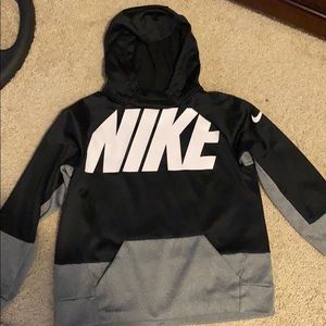Nike Dri-Fit Hoodie/Sweatshirt (Boys)